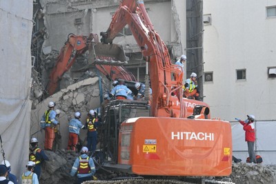 ビル解体現場でコンクリート崩落　男性作業員が一時下敷き　名古屋