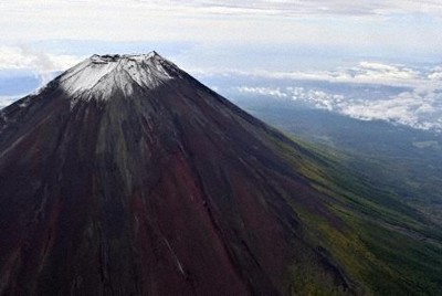 富士山、2024年の初冠雪はいつ?　最も遅い記録を更新