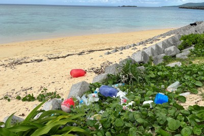 プラ汚染防止条約、生産から使用後まで流出防止へ　議長が素案提示