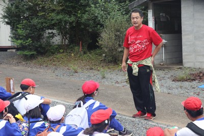 ミスターアマ野球・杉浦正則さん、児童と交流　「嫌なことも力に」