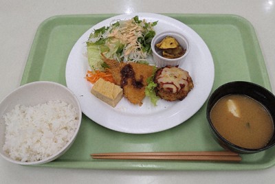 「早い安い」とひと味違う　山梨県庁食堂が人気、グルメスポット化