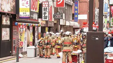 JR新橋駅近くの雑居ビルで火事…4階にいた3人は無事避難　周辺は一時交通規制　東京・港区