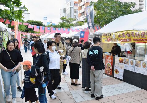 那覇市安里で台湾フェア　小籠包や台湾ビールなど14店舗が出店　伝統楽器・二胡の演奏も　11月24日まで