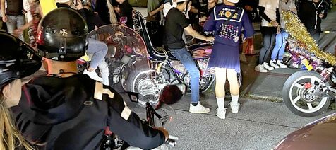 バイクパーツに「打倒県警」　SNSで集まり少人数ゲリラ化　暴走から空ぶかし「コール」合戦に　急増する騒音通報に沖縄県警「検挙は難しい」理由は