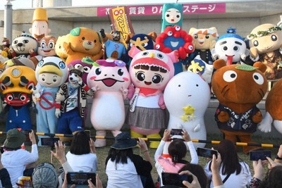 くまモン、ミャクミャク…ご当地キャラ112体集結　海外から参加も