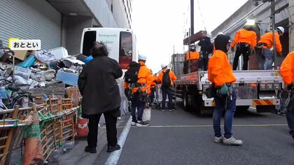 「警察帰れ！」抗議で一時騒然　あいりん地区施設閉鎖で“予告なし”ホームレスの強制撤去　吉村知事「ご理解いただきたい」　大阪市西成区