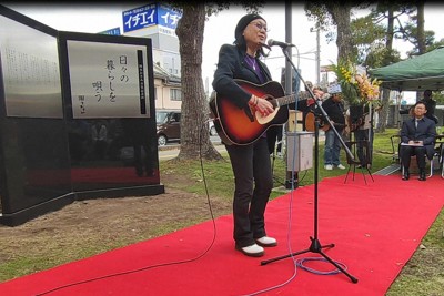 「襟裳岬」「旅の宿」作詞家の記念碑完成　吉田拓郎さんがメッセージ