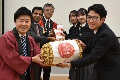 新潟・南蒲（なんかん）から合格願う「難関突破米」　千葉の高校生に